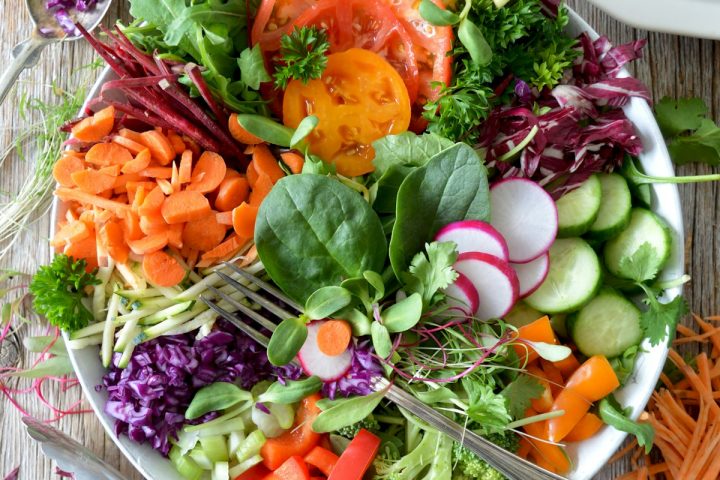 Assortiment de légumes frais colorés